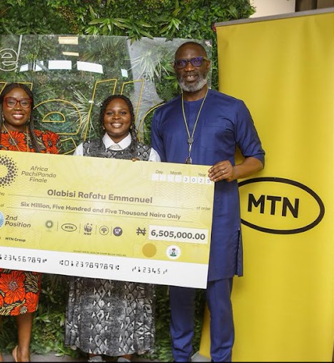 Sussflow's founder receiving a prize cheque at the Africa PachiPanda Finale
